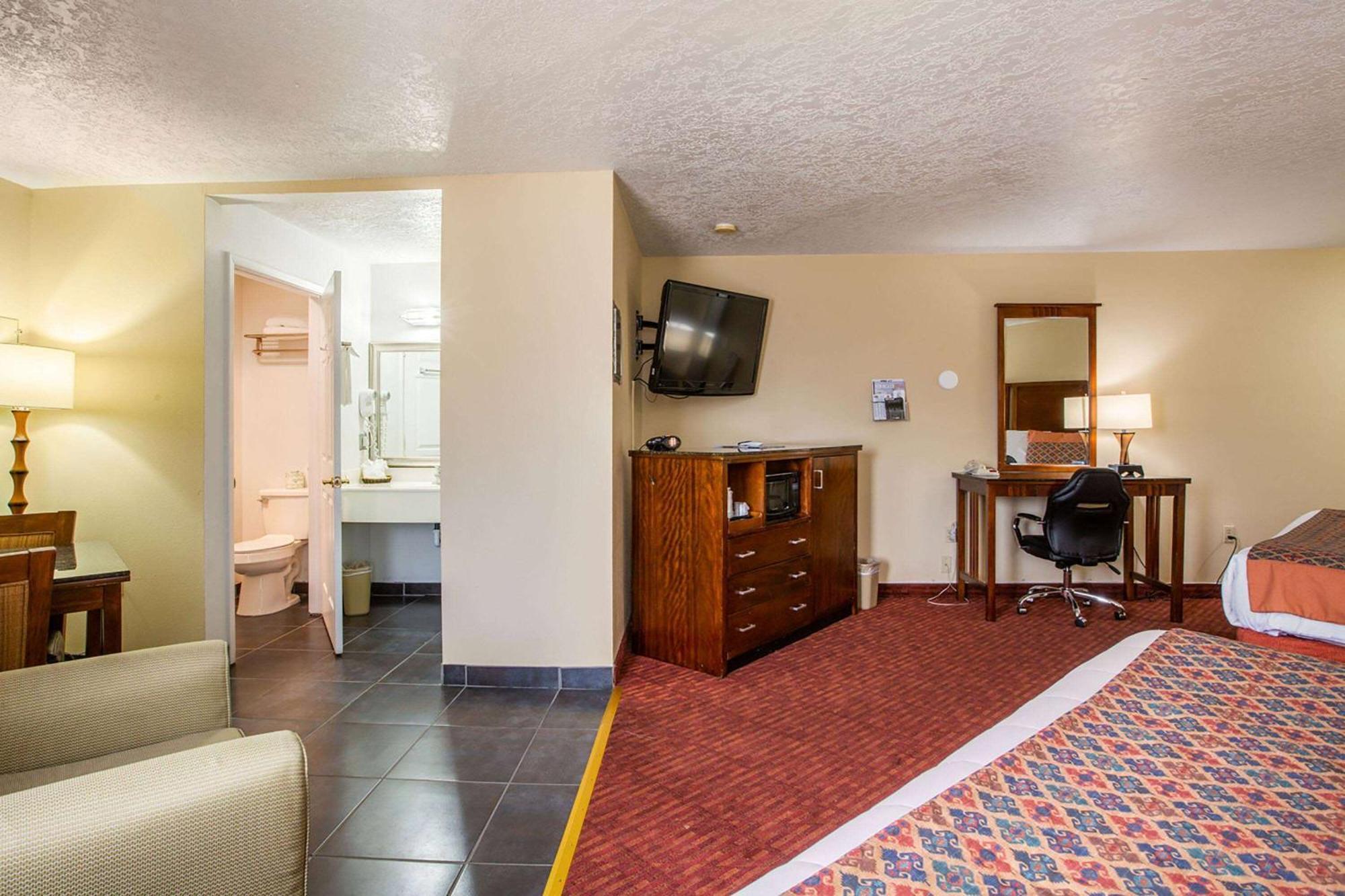 ألباكركي Sandia Peak Inn Old Town Abq, A Howard Johnson By Wyndham المظهر الخارجي الصورة