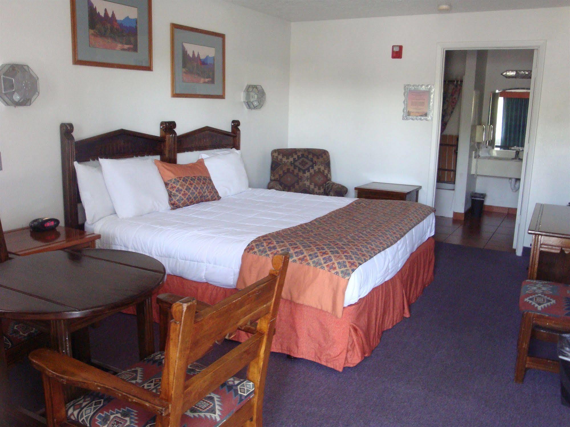 ألباكركي Sandia Peak Inn Old Town Abq, A Howard Johnson By Wyndham المظهر الخارجي الصورة