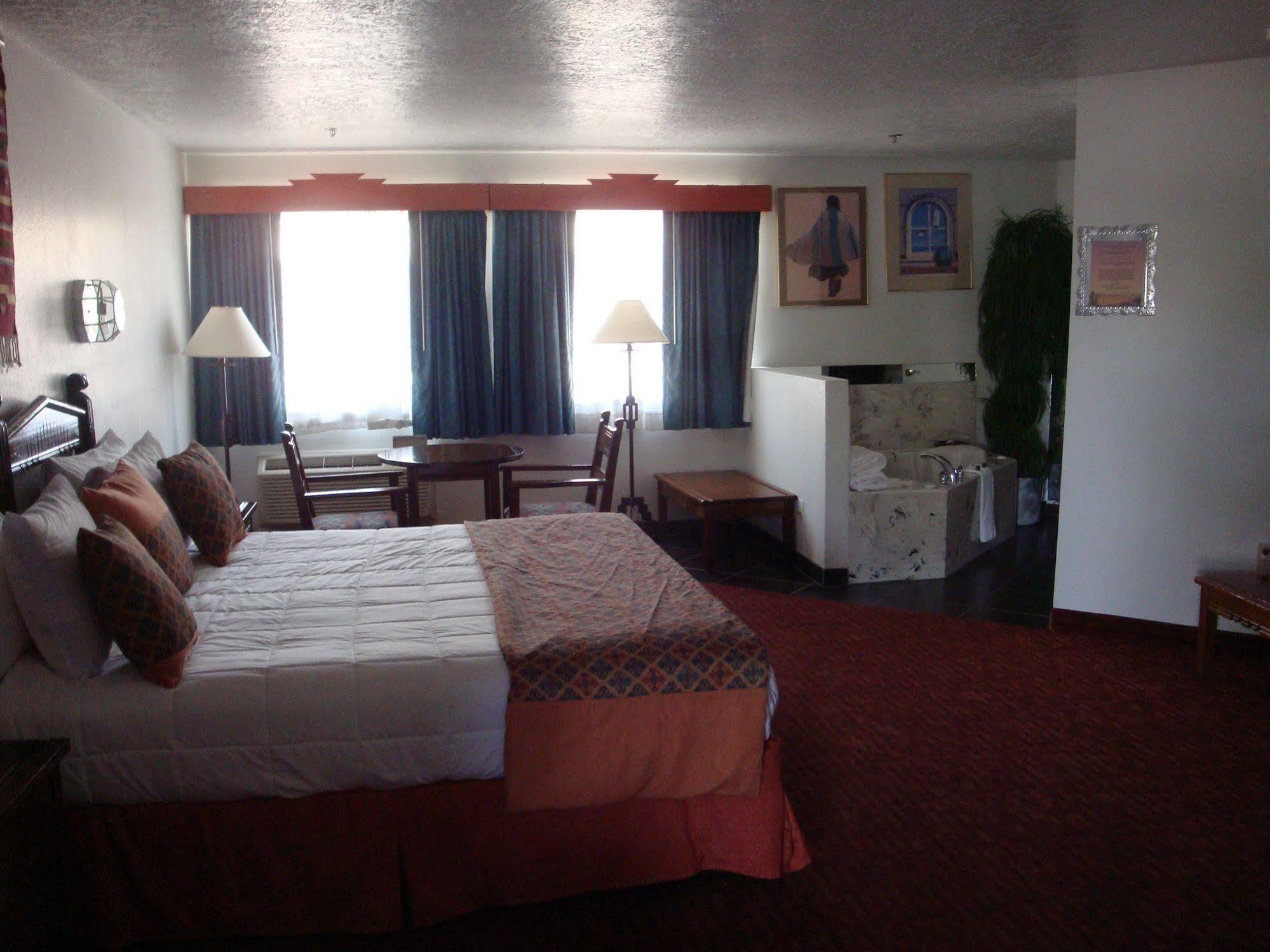 ألباكركي Sandia Peak Inn Old Town Abq, A Howard Johnson By Wyndham المظهر الخارجي الصورة