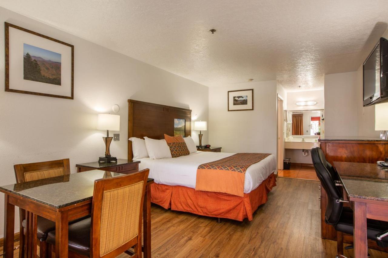 ألباكركي Sandia Peak Inn Old Town Abq, A Howard Johnson By Wyndham المظهر الخارجي الصورة
